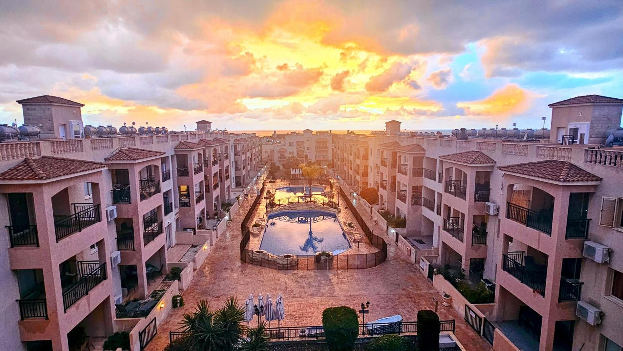 Apartmán Royal-Seacrest Oasis, Pool-Side Paphos Exteriér fotografie