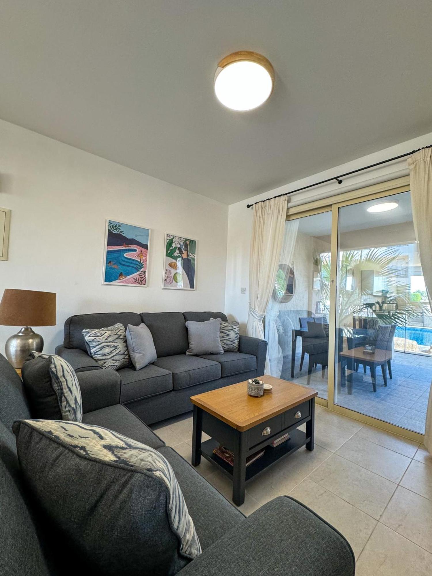 Apartmán Royal-Seacrest Oasis, Pool-Side Paphos Exteriér fotografie